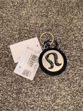 Lululemon logo keychain